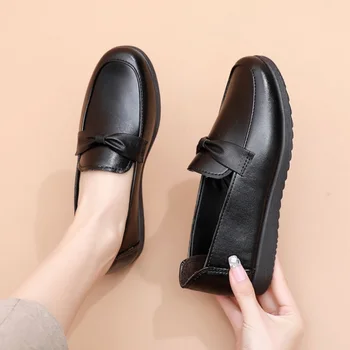 2023 Bahar düz ayakkabı Kadın İçin El dikili deri ayakkabı Bayanlar Yumuşak Taban Loafer'lar rahat ayakkabılar Kadın iş ayakkabısı Zapatos Mujer