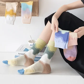 2023 Moda Kış Sonbahar Çorap Hip Hop Kaykay Patchwork Orta Tüp Çorap Mİx Renk Desen Nefes Pamuk Sox Kadınlar için
