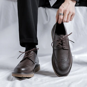 2023 Yeni erkek Blok Oyma deri ayakkabı Erkekler Dikiş Dantel-up Oyma İş Elbise Ayakkabı Rahat Klasik Oxford Ayakkabı