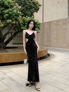 Kadın yaz elbisesi Kore Versiyonu Mizaç V Yaka Siyah Pullu Askı Aç Geri Seksi High-end Duygu uzun DressD3417