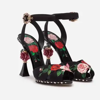 Tasarım Peep Toe Garip yüksek topuklu sandalet Kadın Slingback Toka Çiçek Elbise Sandalet Bayan Vintage Ayakkabı Lüks Perçinler 2024
